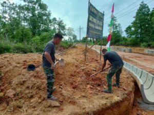 Satgas TMMD Ke-129 Optimalkan Jalan dan Parit Pracetak