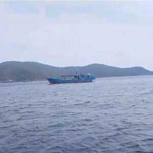 Kapal diduga ilegal fishing beroperasi di perairan pulau Mentebung dan pulau Pejantan Kecamatan Tambelan, Bintan
