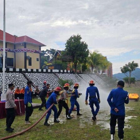 kegiatan Latihan Peningkatan Kemampuan (Latkatpuan) mitigasi bencana yang dilaksanakan bersama Basarnas, BPBD, dan Dinas Pemadam Kebakaran Kabupaten Kepulauan Anambas di Gedung Bhayangkara Polres Kepulauan Anambas, Kamis (30/07/2026).