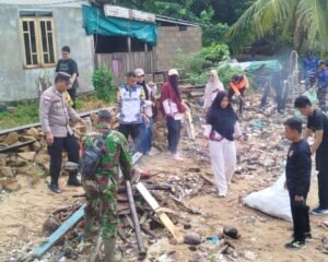 Polsek Jemaja, Polres Kepulauan Anambas bersama pemerintah kecamatan, TNI, instansi terkait, dan masyarakat menggelar kegiatan gotong royong dalam rangka Gerakan Indonesia Asri di kawasan Pantai Teluk Kumbik, Desa Landak, Kecamatan Jemaja, Kabupaten Kepulauan Anambas, Jumat (31/07/2026).