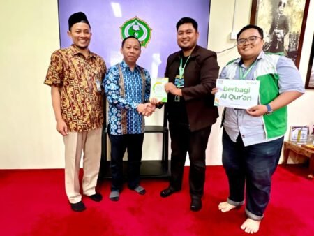 STAIN SAR Kepri melakukan penandatanganan MoU dan PKS dengan Laznas Yakesma Kepri serah terima wakaf puluhan mushaf Al-Qur'an