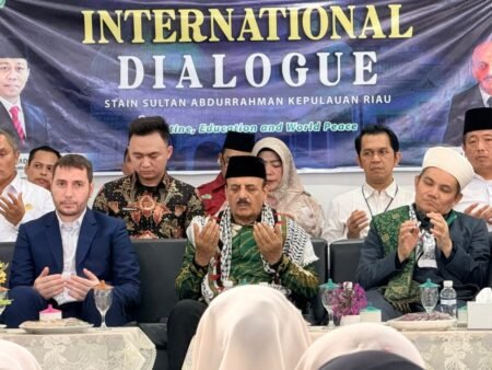 Kunjungi STAIN SAR Kepri, Dubes Palestina Ajak Mahasiswa jadi Duta Perdamaian Berbasis Pendidikan Dialogue: Palestine, Education and World Peace yang diselenggarakan STAIN SAR Kepri di Laboratorium Kompetensi Keagamaan Terpadu, Rabu (15/7)