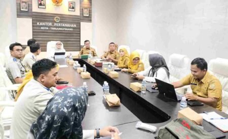 Rapat Optimalisasi Tata Kelola Legalisasi Aset Fasum dan Fasos Perumahan di Ruang Rapat Kantor BPN Tanjungpinang, Senin (20/7).