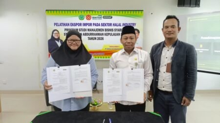 STAIN Sultan Abdurrahman Kepri memperkuat sinergi dengan dunia industri melalui penandatanganan MoU bersama PERUM BULOG Cabang Tanjungpinang dan PT Bionesia Organic Foods.