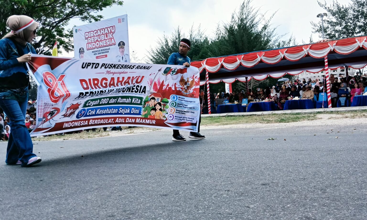 Bupati Cen Gembira, Pawai Kebudayaan Peringatan HUT RI ke-81 Berlangsung Semarak, Ekonomi Ikut Bergerak