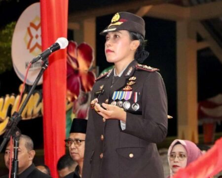 Kapolres Karimun Pimpin Upacara Taptu dan Pawai Obor HUT RI Ke-81