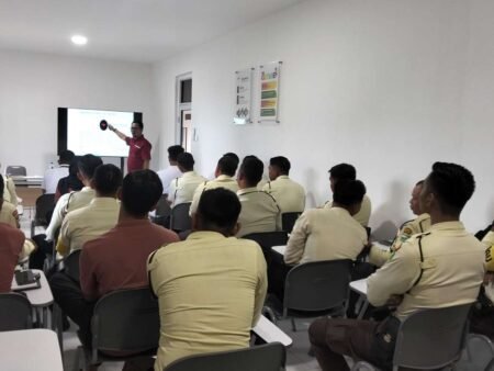 Satresnarkoba Polres Bintan Berikan Sosialisasi Bahaya Narkoba dan TPTKP kepada Satpam PT. BIIE