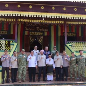 Menteri Koordinator Bidang Politik dan Keamanan (Menko Polkam) RI Jenderal TNI (Purn) Djamari Chaniago beserta rombongan di Pulau Penyengat, Kecamatan Tanjungpinang Kota, Sabtu (23/8/2026).