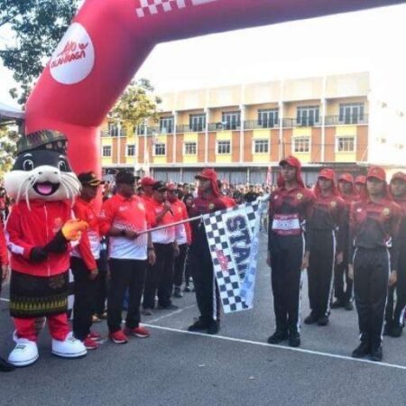 Walikota Lis Lepas Gerak Jalan Proklamasi 17 Kilometer, Diikuti 188 Regu dari Berbagai Kalangan