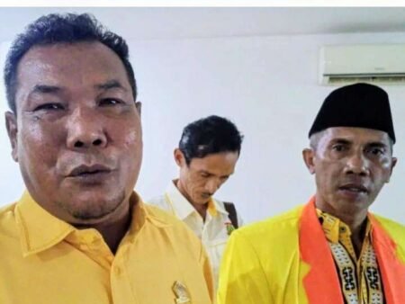 Ketua DPD II Partai Golkar Kabupaten Lingga, Aziz Martindaz dan Ketua Kosgoro 1957 Lingga, Arman Arsyad. Aziz Martindaz menegaskam akan berkomitmen memenangkan Partai Golkar di Pileg 2029