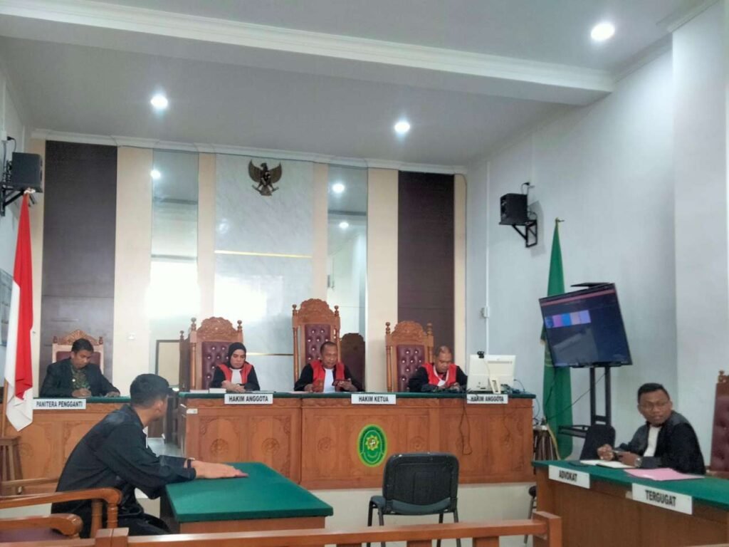 Persidangan dengan agenda pembacaan tuntutan Tiga terdakwa Kurir napi Lapas Narkotika Tanjungpinang dibacakan secara virtual di PN Tanjungpinang, Kamis (27/08/2028)