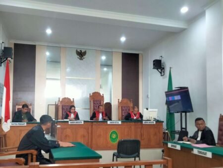 Persidangan dengan agenda pembacaan tuntutan Tiga terdakwa Kurir napi Lapas Narkotika Tanjungpinang dibacakan secara virtual di PN Tanjungpinang, Kamis (27/08/2028)
