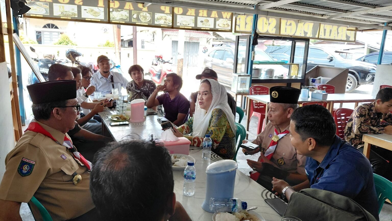Melepas Penat Setelah Jalani Dua Kegiatan Beruntun, Bupati Cen dan Wakilnya Ajak Wartawan Ngopi-ngopi Memperat Silaturrahmi