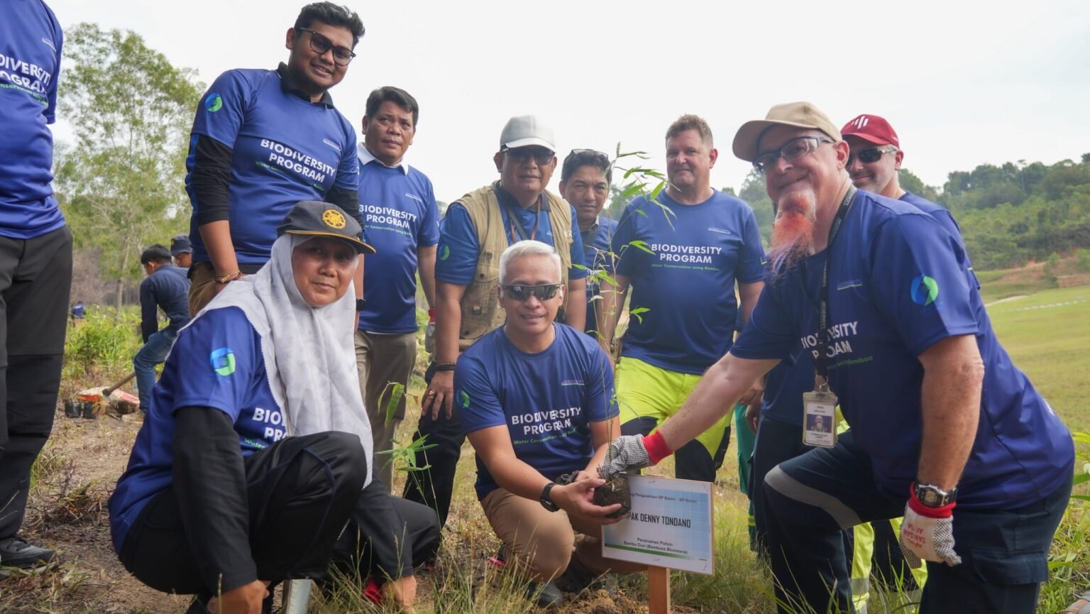 BP Batam dan McDermott Tanam 400 Bambu Betung untuk Perkuat Tangkapan Air Sei Nongsa