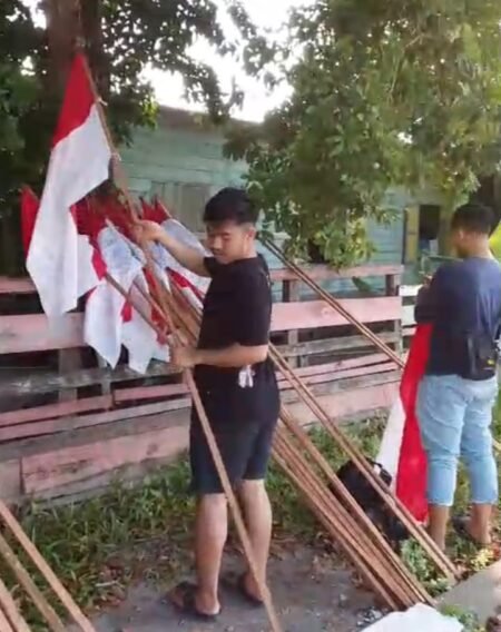 HUT RI ke-81, P2KR Kibarkan Puluhan Bendera, Tetap Indonesia Apapun Keadaanya