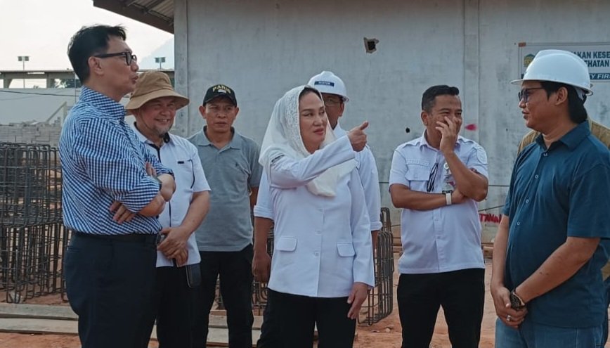 Wamenlu Oegro dan Bupati Cen Kompak Dorong Pemberdayaan Kontraktor dan Tenaga Kerja Lokal pada Proyek Nasiona