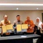 Penandatanganan naskah kerja sama yang dihadiri Rektor UMRAH, Rektor UB, Rektor UNY, jajaran pimpinan UMRAH, serta Dekan Fakultas Ekonomi dan Bisnis Universitas Brawijaya (FEB UB), di Surabaya, Minggu (30/8/2026).(ft Humas UMRAH)
