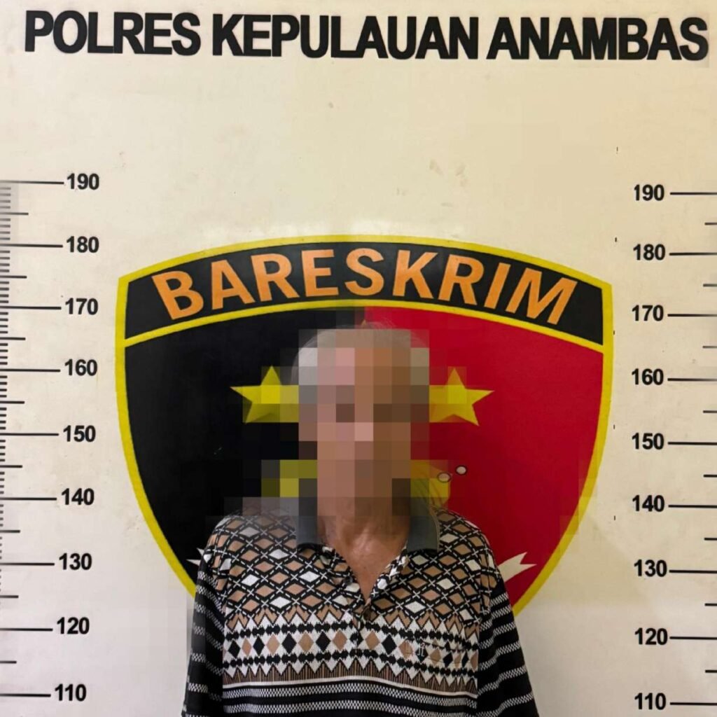 Pelaku berinisial R alias D usia 69 tahun yang diduga menyetubuhi dan menghamli remaja di Kabupaten Kepulauan Anambas hingga melahirkan usai di tangkap Polisi