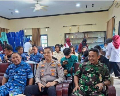 Kapolsek Tanjungpinang Timur, AKP Ahmad Syahputra, saat menghadiri sekaligus monitoring kegiatan donor darah yang diselenggarakan HIMATIKA UMRAH bersama Korps Sukarela (KSR) PMI Unit UMRAH, Jumat (04/09/2026).