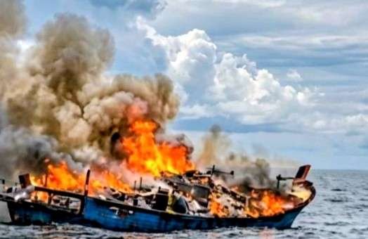 Kondisi KM. Laut Jaya 3 terbakar saat hebat di perairan Kabupaten Kepulauan Anambas, Kamis (10/09/2026) sekitar pukul 10.30 WIB.(Ft.ist)